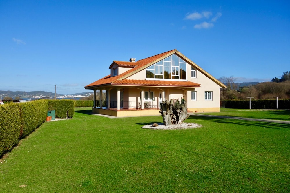 Sunny, Spacious, And Private Chalet Close To Stunning Beaches And Conveniences. - Galicia