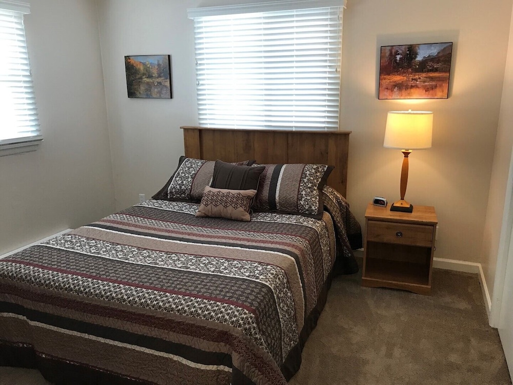 Freshly Remodeled 2 Bedroom, Full Kitchen, Living Room Suite, In Cascade Unit #1 - Cascade, MT