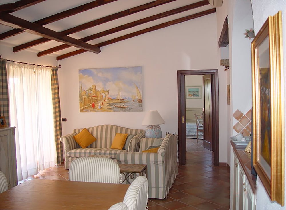 Superb Apartment With Terrace - La Maddalena