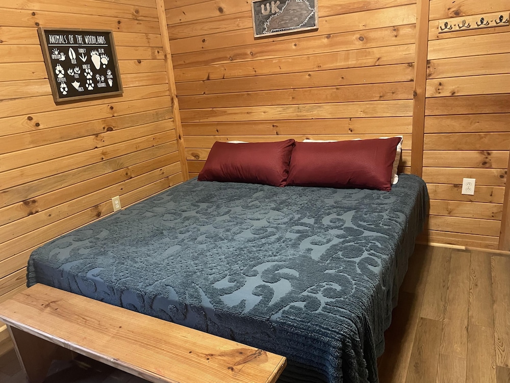 Cabin Centrally Located With Hot Tub And Wi-fi - Slade, KY
