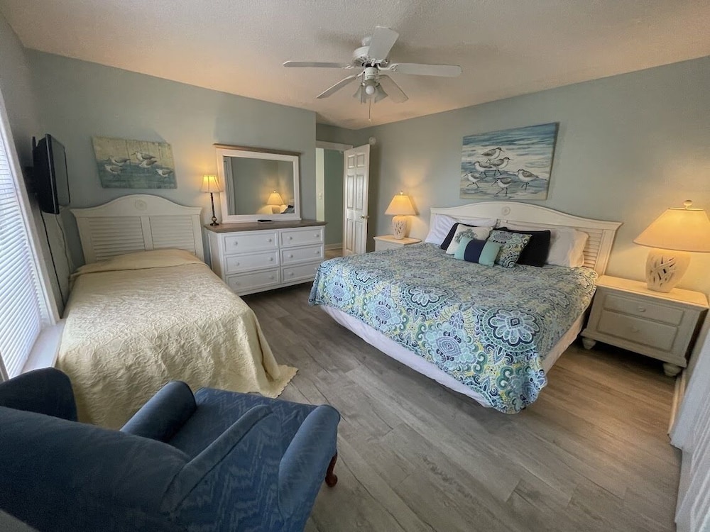 Rave Reviews, Second Row With Ocean Views, Free Heated Pool, Dogs, Weekly Rental - Garden City, SC