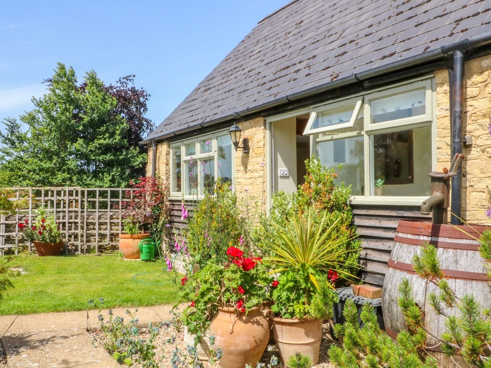 Henmarsh Cottage, Pet Friendly, With Open Fire In Moreton-in-marsh - Chipping Norton