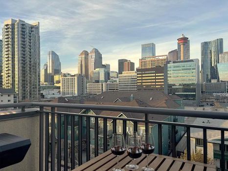 Top Corner 2 Beds, Workspace & Dt Views By Doorbed - Calgary