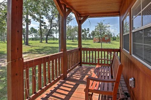 Plantersville Cabin On 50 Acres With Pond And Fire Pit - Magnolia, TX