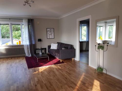 Lovely, Spacious Apartment With Free Parking - Sandviken