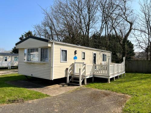 2 Bedroom Caravan Nv16, Lower Hyde, Shanklin, Isle Of Wight - Sandown