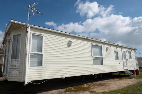 6 Berth Caravan For Hire At Seawick Holiday Park In Clacton-on-sea Ref 27049s - 에식스