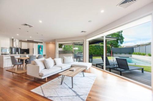 Blair Street - Luxury Home With Pool And Theatre - Echuca