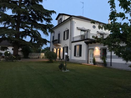Villa Prestigio Bed And Breakfast - Novi Ligure
