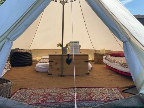 Home Farm Radnage Glamping Bell Tent 1, With Log Burner And Fire Pit - 버킹엄셔
