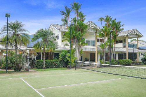 Grand Slam Getaway With Tennis Court And Heated Pool - Trinity Beach