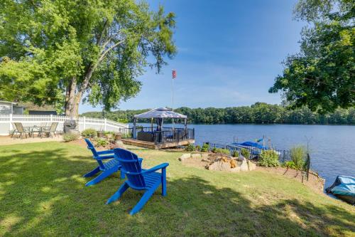 Riverfront New Hampshire Cottage With Boat Dock - Manchester, NH