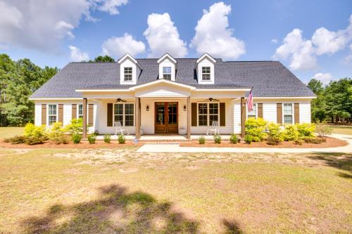 Stylish Hephzibah Home With Fire Pit And Theater Room! - Jackson, SC
