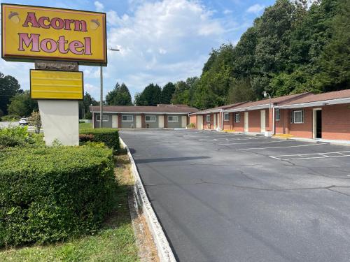 Acorn Motel - Black Mountain, NC