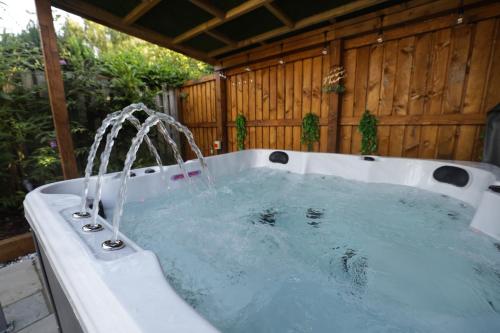 Oasis Retreat Hot Tub Cupar - Cupar