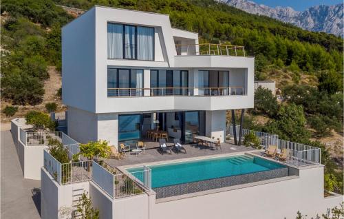Stunning Home In Brela With Outdoor Swimming Pool, Wifi And 3 Bedrooms - Baška Voda