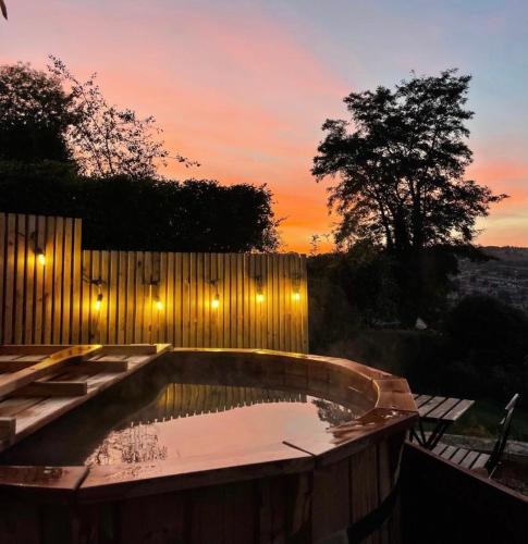 Secluded Lodge With Spectacular Views And Hot Tub! - Bath