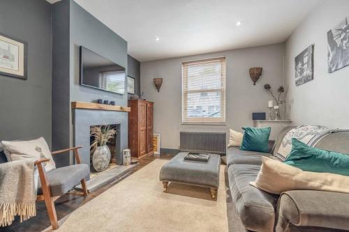 Stylish 2-bed House With Office And Private Garden - Windsor, UK