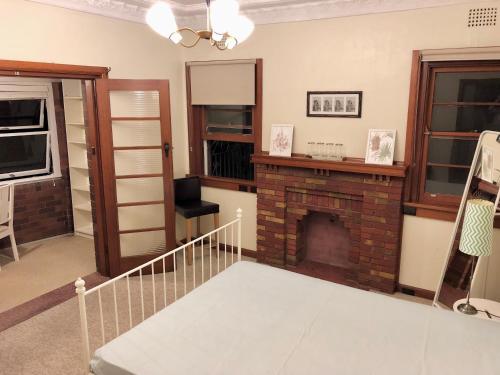 Study/sun Room Attached Mq Park/uni/eastwood/ryde Spacious Room - North Shore