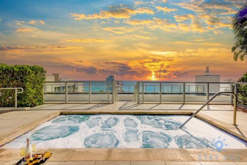 New Beachfront Condo Rooftop Infinity Pool - Sunrise, FL