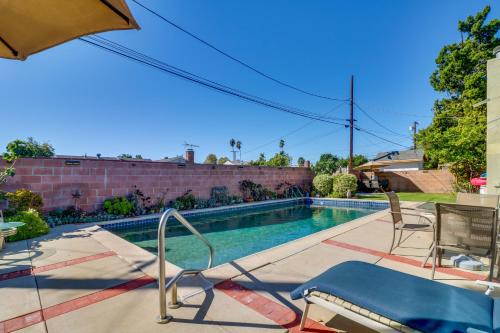North Hills Oasis With Private Pool And Fireplace! - Magic Mountain, CA