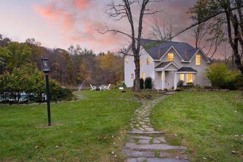 Cortland By Avantstay Charming Heritage Estate W Private Lake Pool - Red Hook, NY