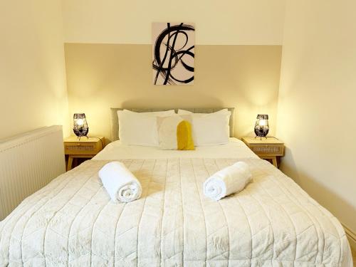 Cotswold's Large 4 Bed House-sleeps 10-free Parking-wifi - 스트라우드