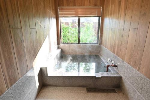 【別邸安】～1日1組限定！最大12名迄宿泊可能な温泉付一軒家～無料駐車場5台あり - Beppu