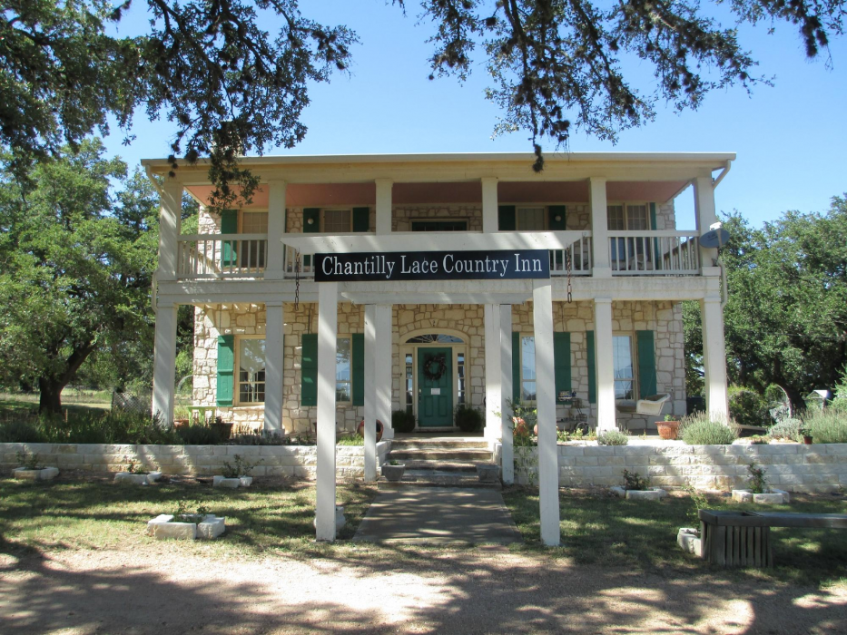 Chantilly Lace Country Inn - Bed And Breakfast - Adult Only - Johnson City, TX