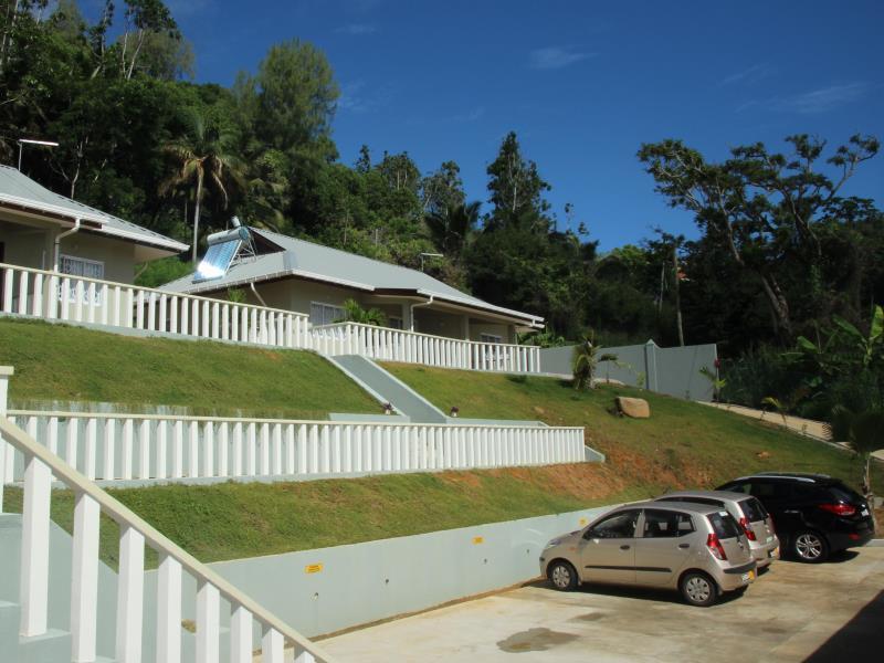Surfers Beach Self Catering Chalets - Mahé