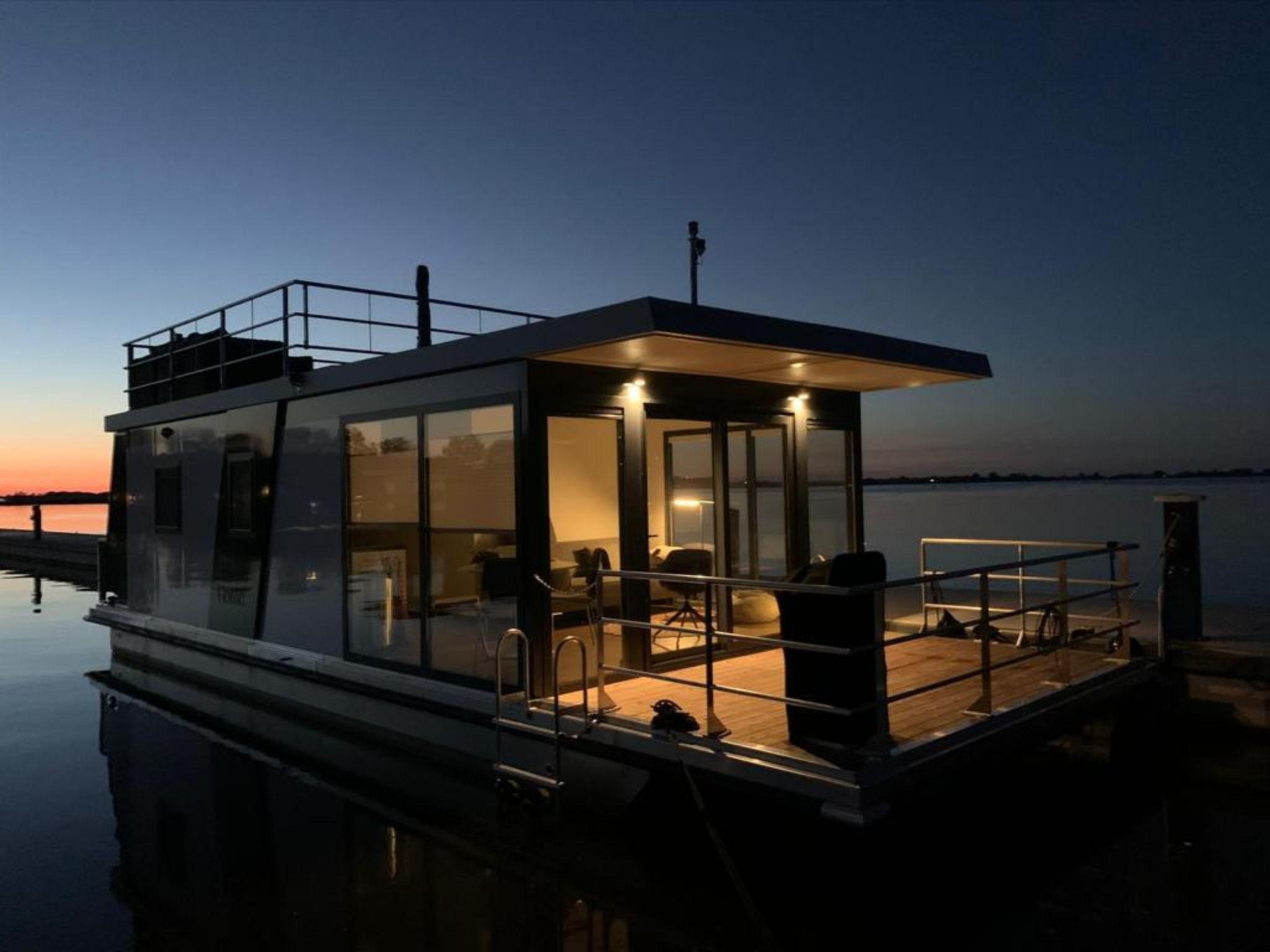 Modern Houseboat On Top Location With Unobstructed Views Over The Sneekermeer - Sneek