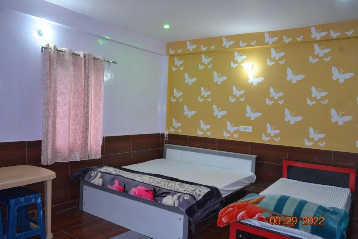 Super Deluxe Room With Washroom + Private Kitchen - Ukhimath