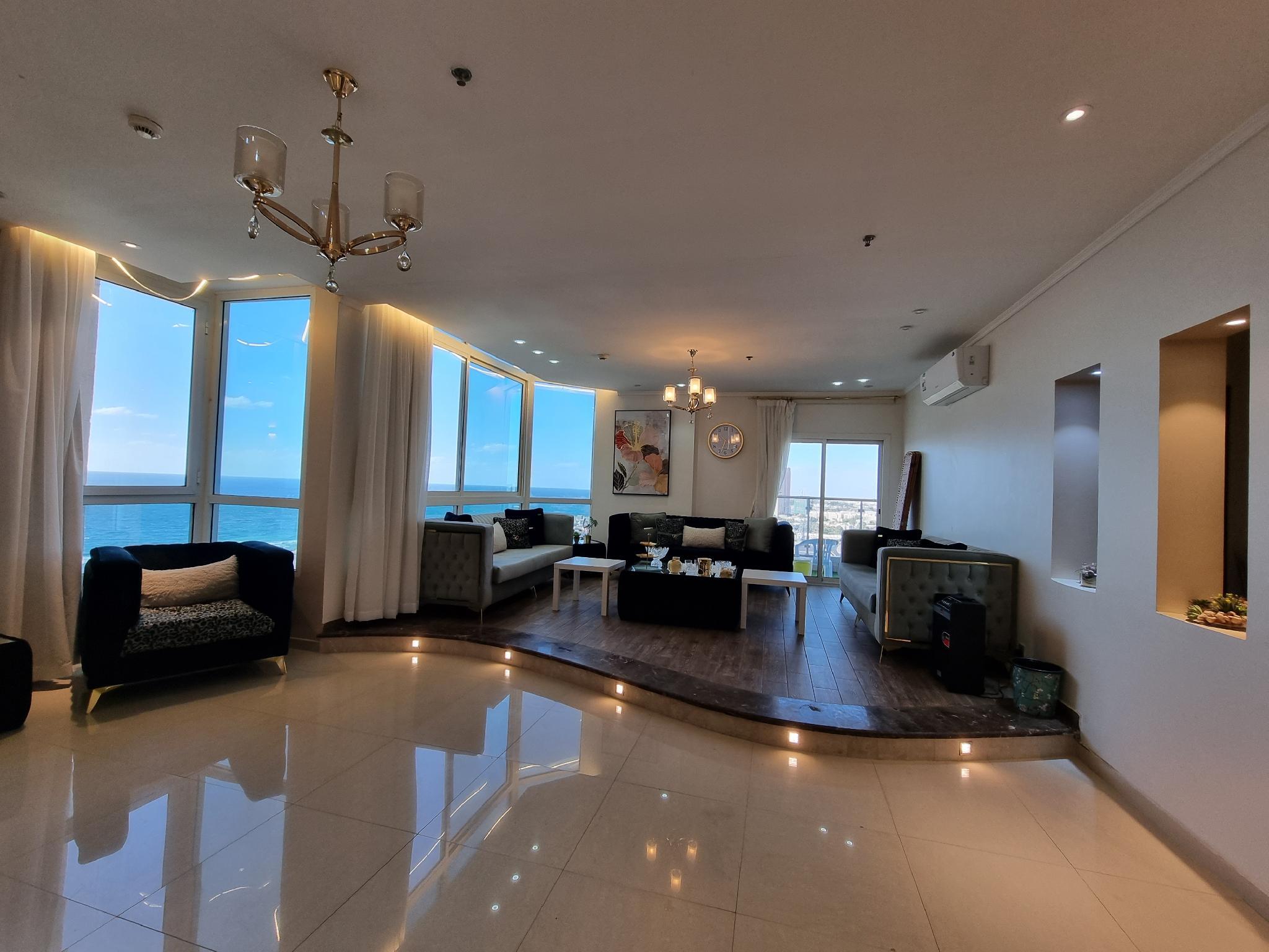 Apartment Overlooking The Sea And The Formulatower - Djeddah