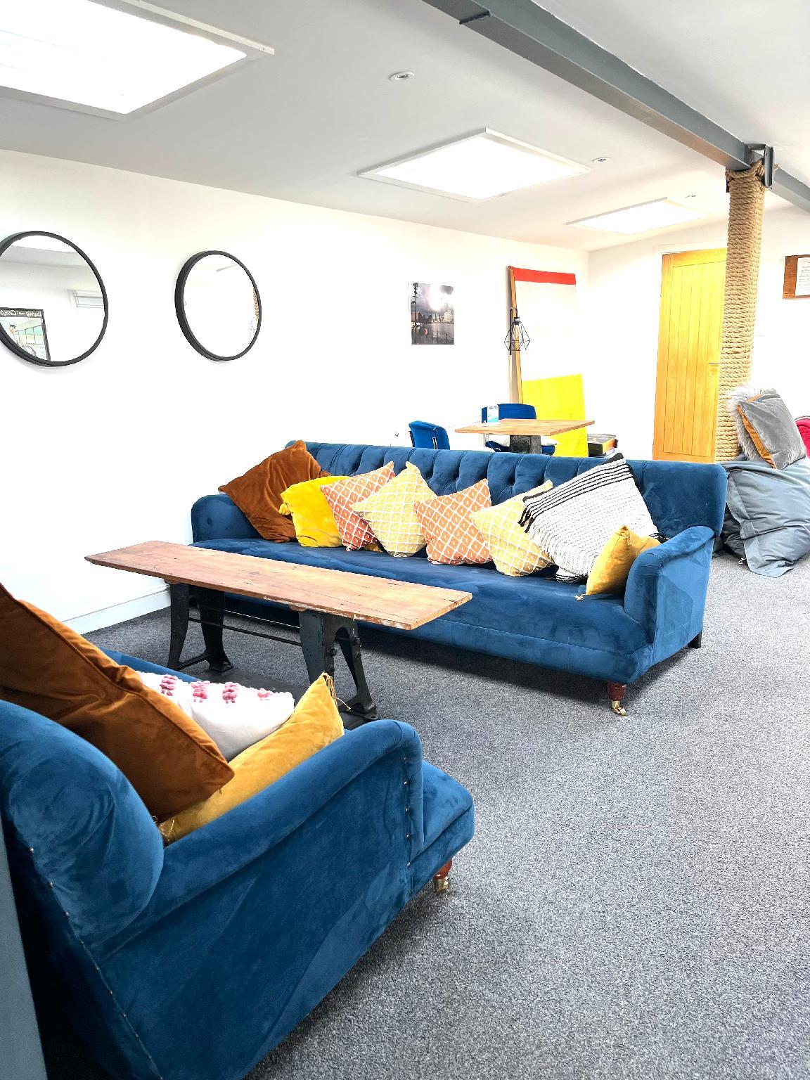 Duplex Bargecinema Room 6 Ensuite Double-triple Bedrooms Great Social Spaces - Wirral