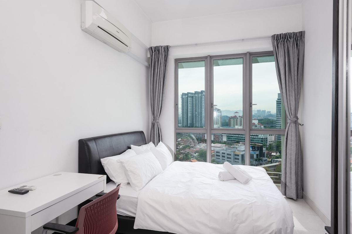 Zamrud @ Myrehat Tropics 2 Bedroom With Pool View - Petaling Jaya