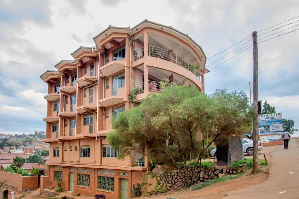 Satellite Hotel - Kampala