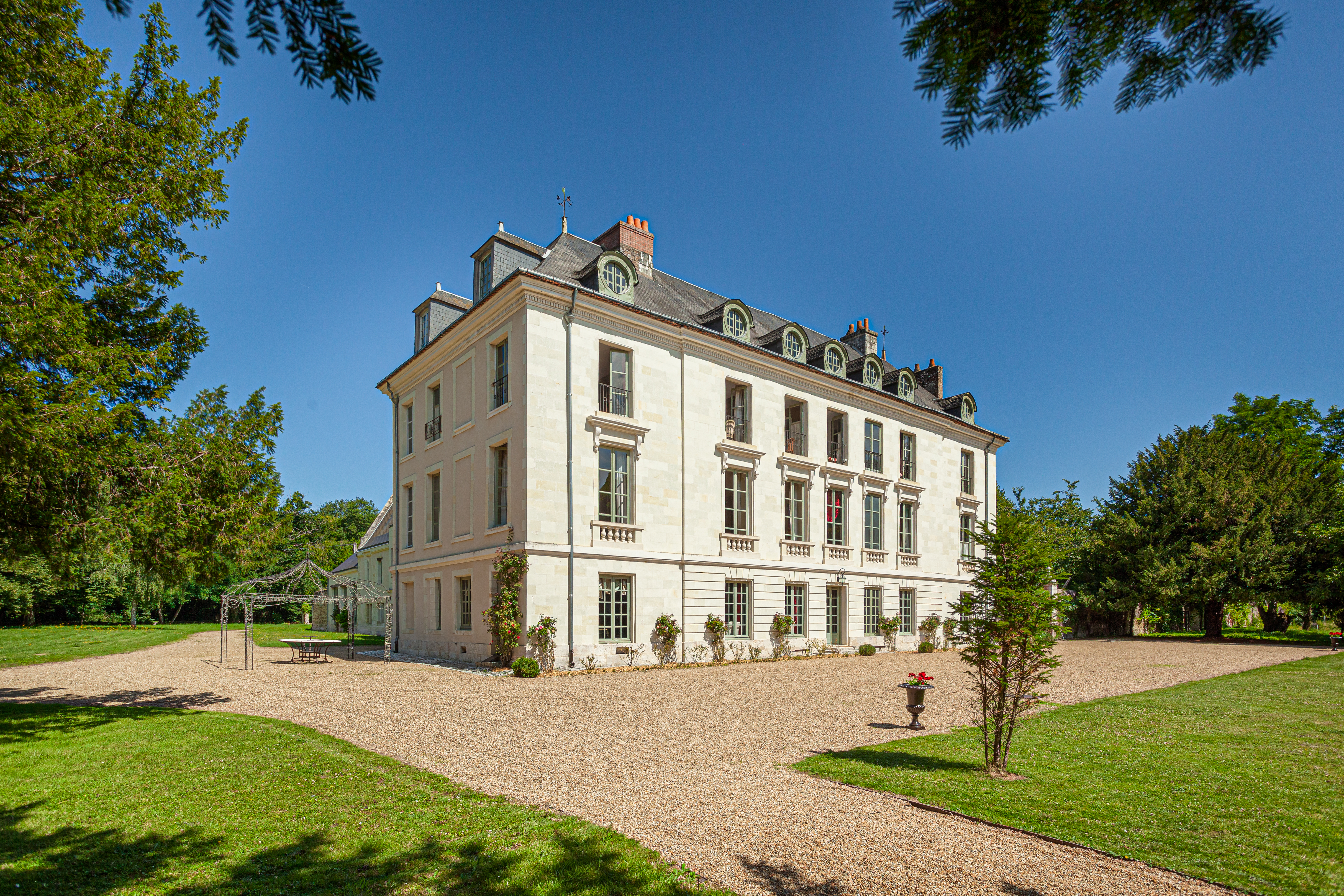 Le Château De Paradis, Un éLégant Domaine Situé Dans La Vallée De La Loire - Amboise