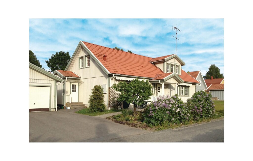 Awesome home in sollentuna with wifi and 5 bedrooms - Sollentuna