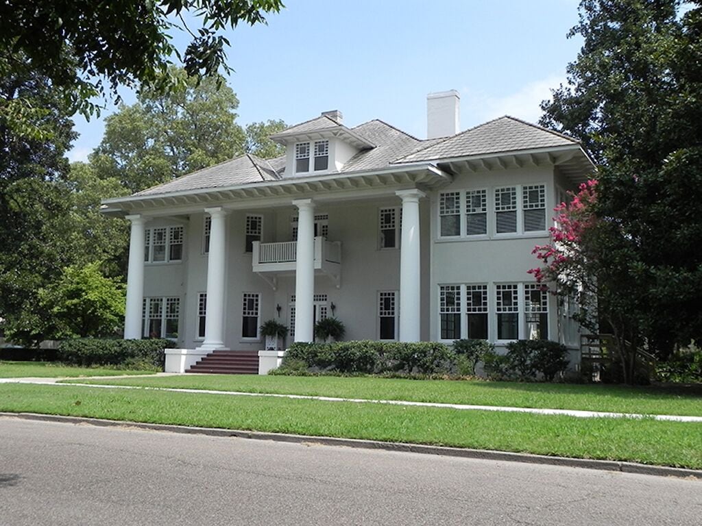 Historic home on scenic deer creek - in the heart of the mississippi delta - Leland, MS