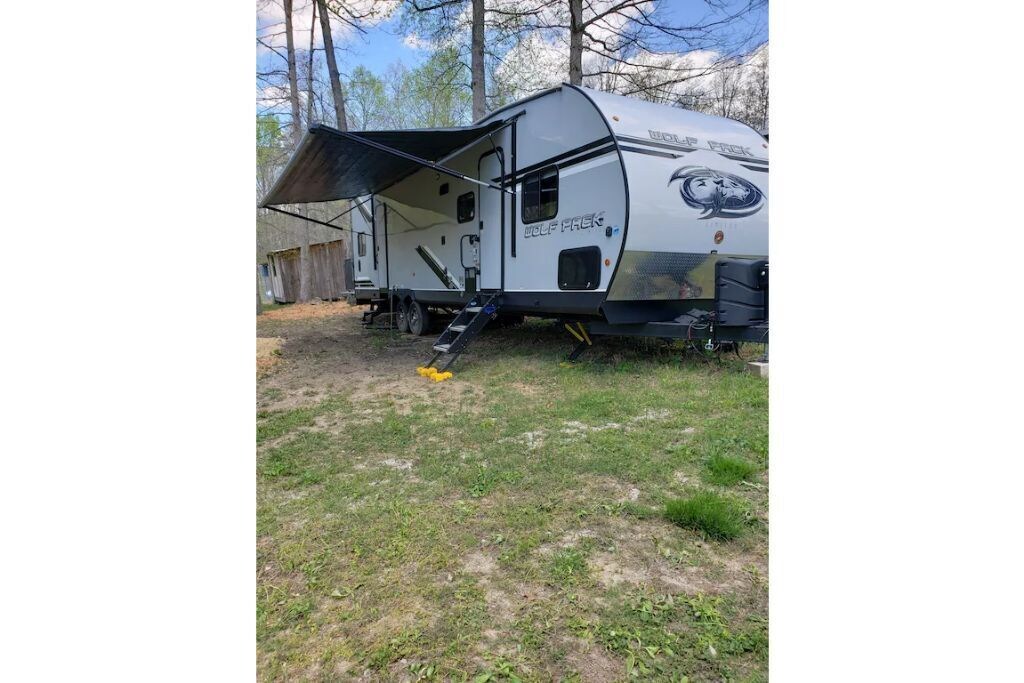 37ft rv on 6 acres and creek - Jamestown, TN