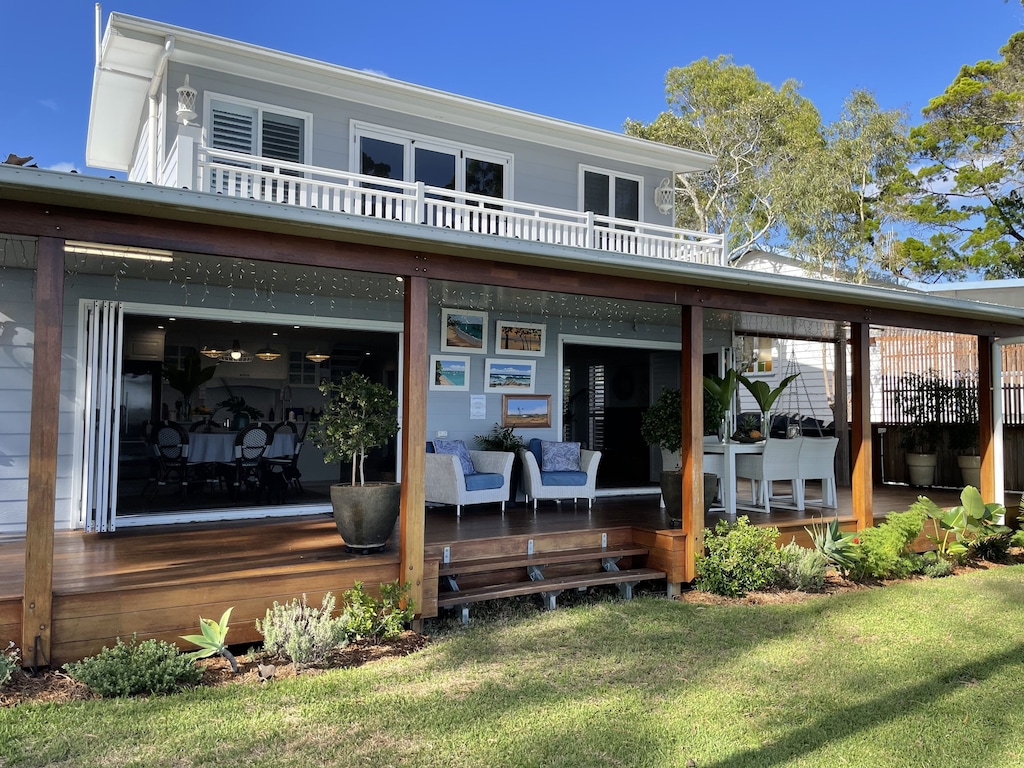 Absolute waterfront hamptons style designer home. only available 1-6 april 2021 - Hervey Bay