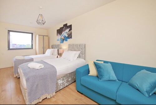 Lovely flat in the city centre sleeps 8 - Wirral