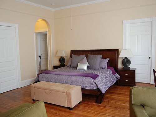 2 bedroom/ private balcony - Savannah