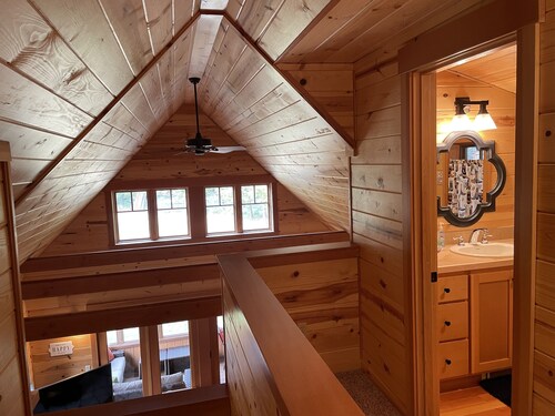 Riverfront luxury cabin #9 at the log cabin inn - Oregon