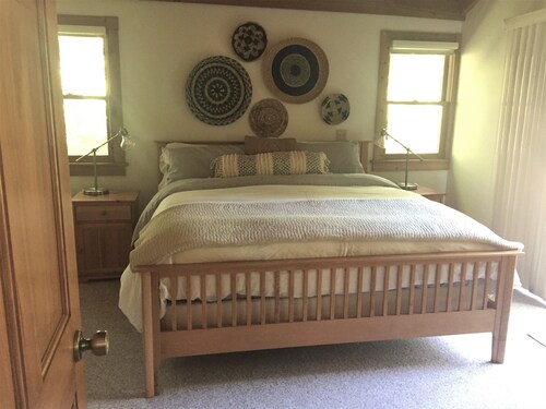 Enjoy the wooded privacy of  ~foxtrot retreat~ stylish updated interior - Illinois