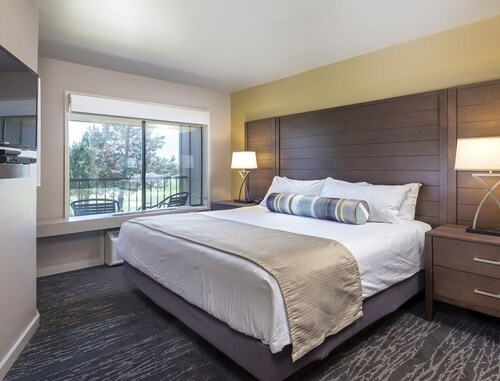 Beautiful 1 bedroom unit at resort, sleeps 4 - Redmond, OR