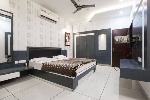Luxury inn - home with five star facilities - Ghaziabad