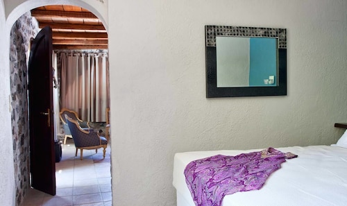 Lava suites and lounge - Santorini