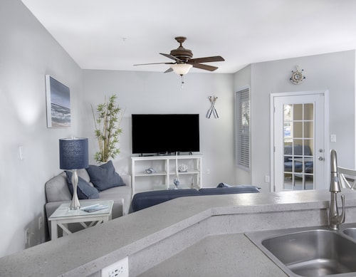 Avalon new 2/2 ground floor, beach themed cottage style condo, close to beaches - Pinellas County