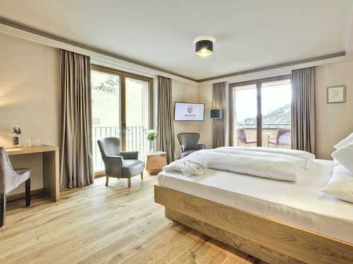 Standard Double Room With Balcony - Ski- Und Wanderhotel Jägeralpe - Lech